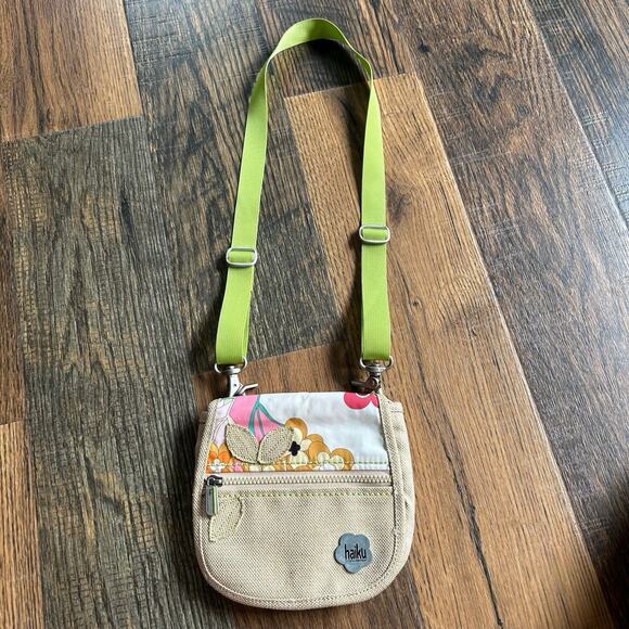 Haiku by Sharon Eisenhauer Crossbody Bag Tan Green Strap Floral Print - Picture 1 of 9
